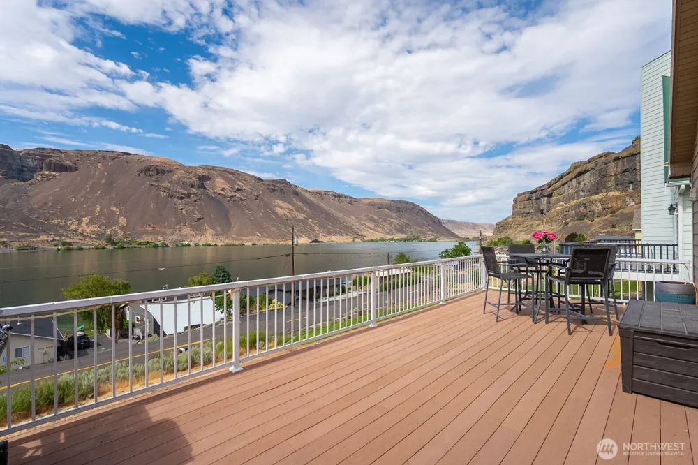 32611 Lakeshore Drive NE Coulee City, WA 99115