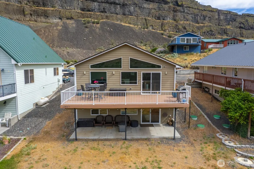 32611 Lakeshore Drive NE Coulee City, WA 99115