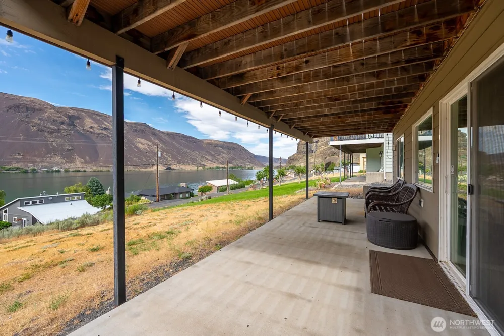 32611 Lakeshore Drive NE Coulee City, WA 99115