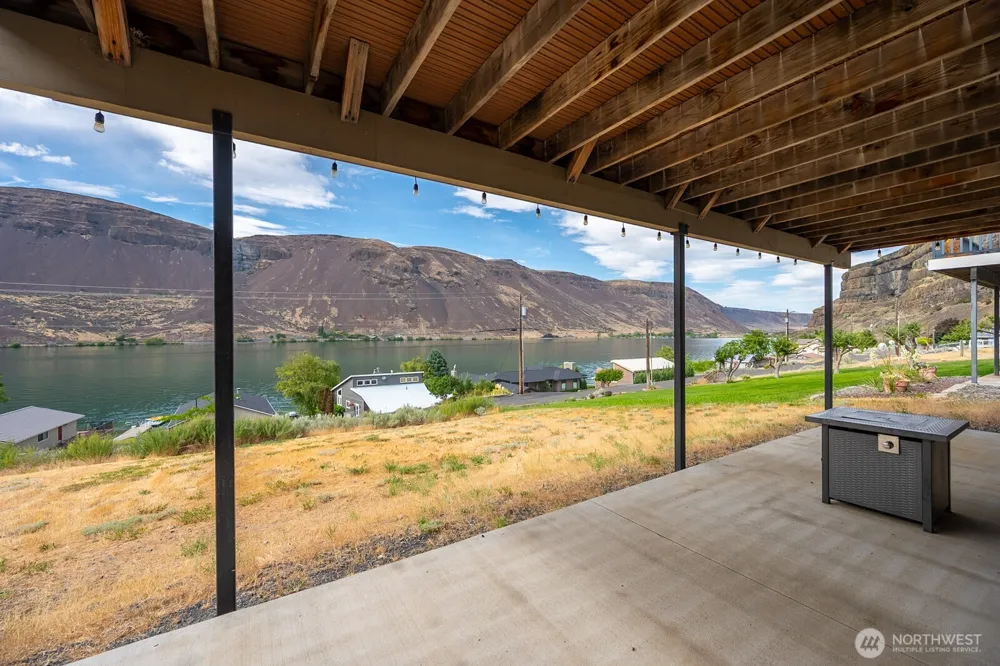 32611 Lakeshore Drive NE Coulee City, WA 99115