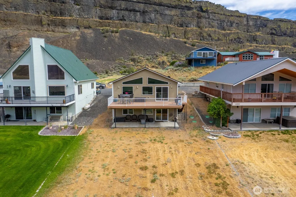 32611 Lakeshore Drive NE Coulee City, WA 99115