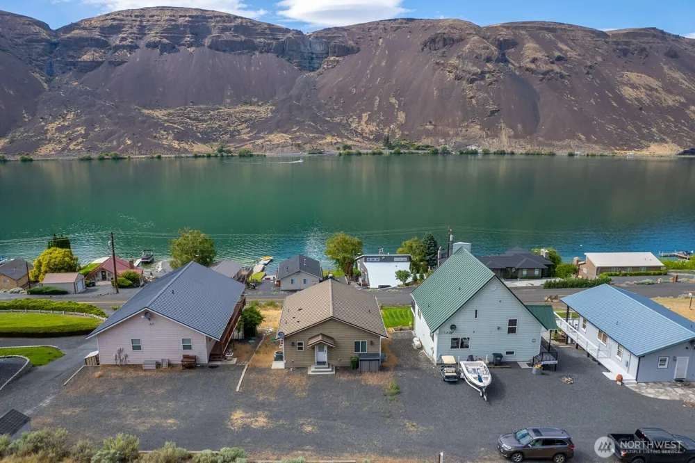 32611 Lakeshore Drive NE Coulee City, WA 99115