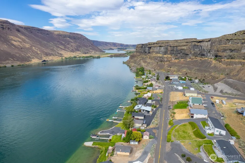 32611 Lakeshore Drive NE Coulee City, WA 99115