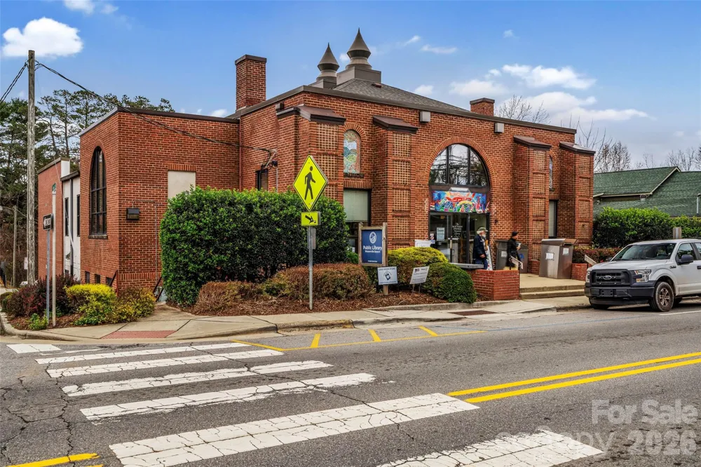 10 Benedict Lane Weaverville, NC 28787