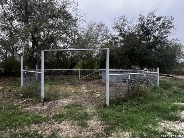 304 County Road 6611 Devine, TX 78016