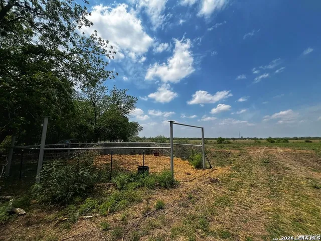304 County Road 6611 Devine, TX 78016