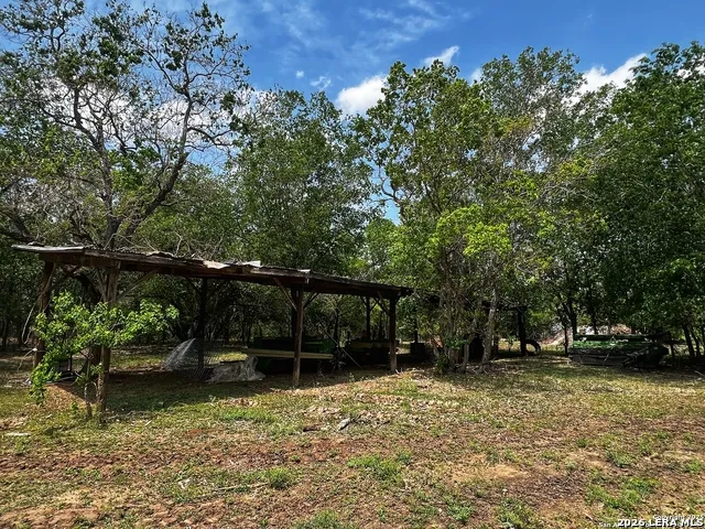 304 County Road 6611 Devine, TX 78016