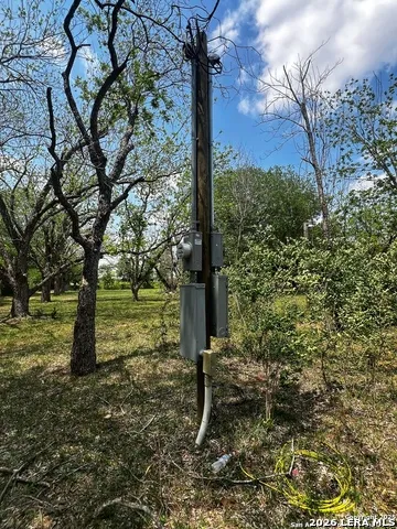 304 County Road 6611 Devine, TX 78016