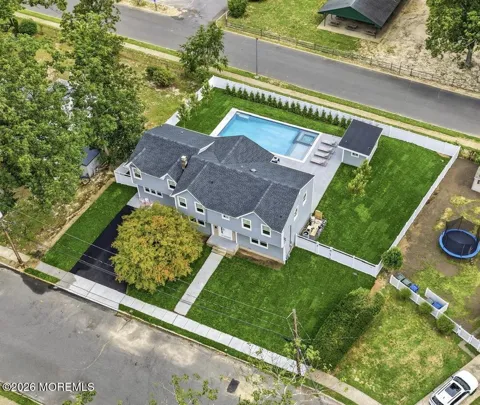 19 Roslyn Drive