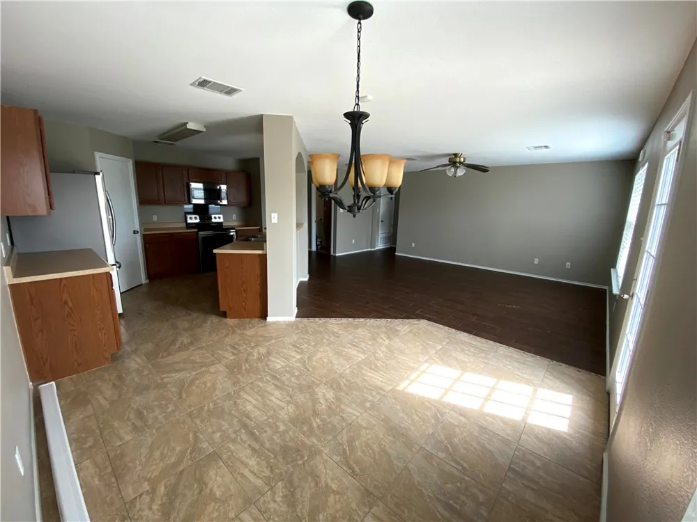12817 Chime Drive Manor, TX 78653