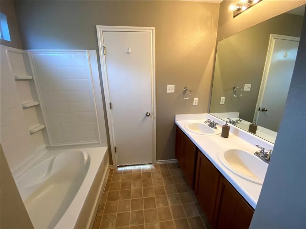 12817 Chime Drive Manor, TX 78653