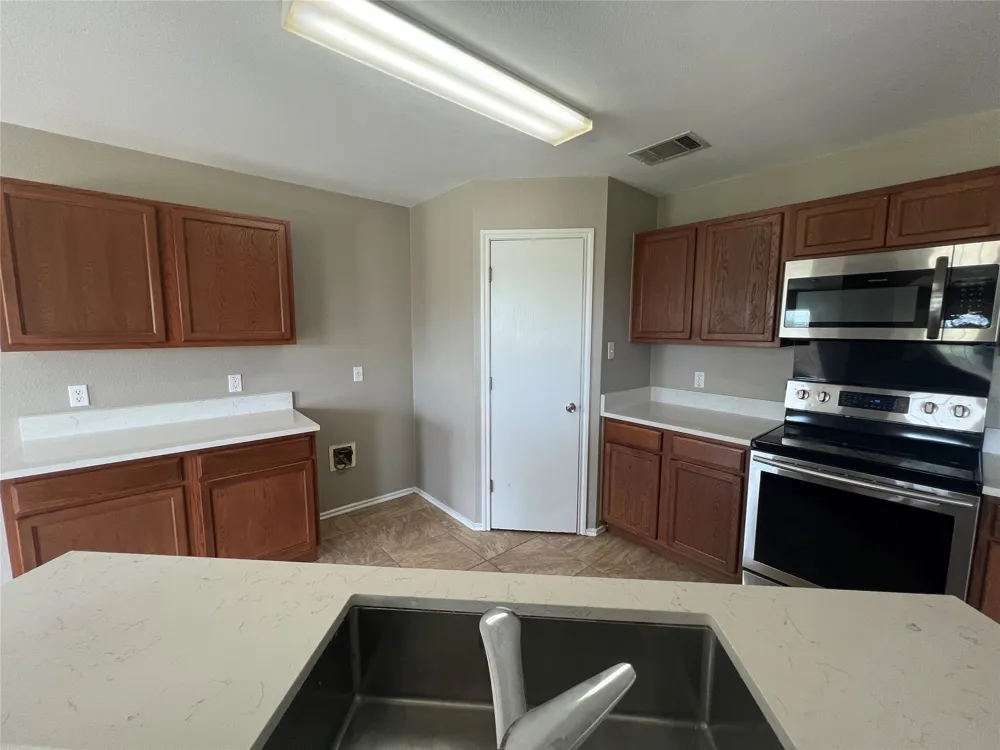 12817 Chime Drive Manor, TX 78653