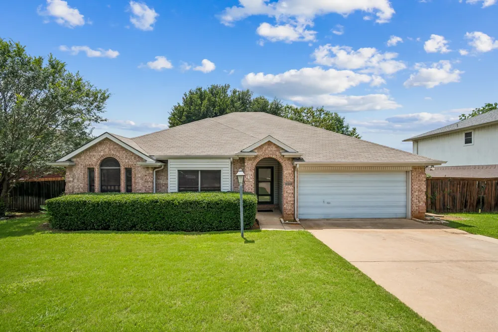 2612 Fountainview Drive Corinth, TX 76210