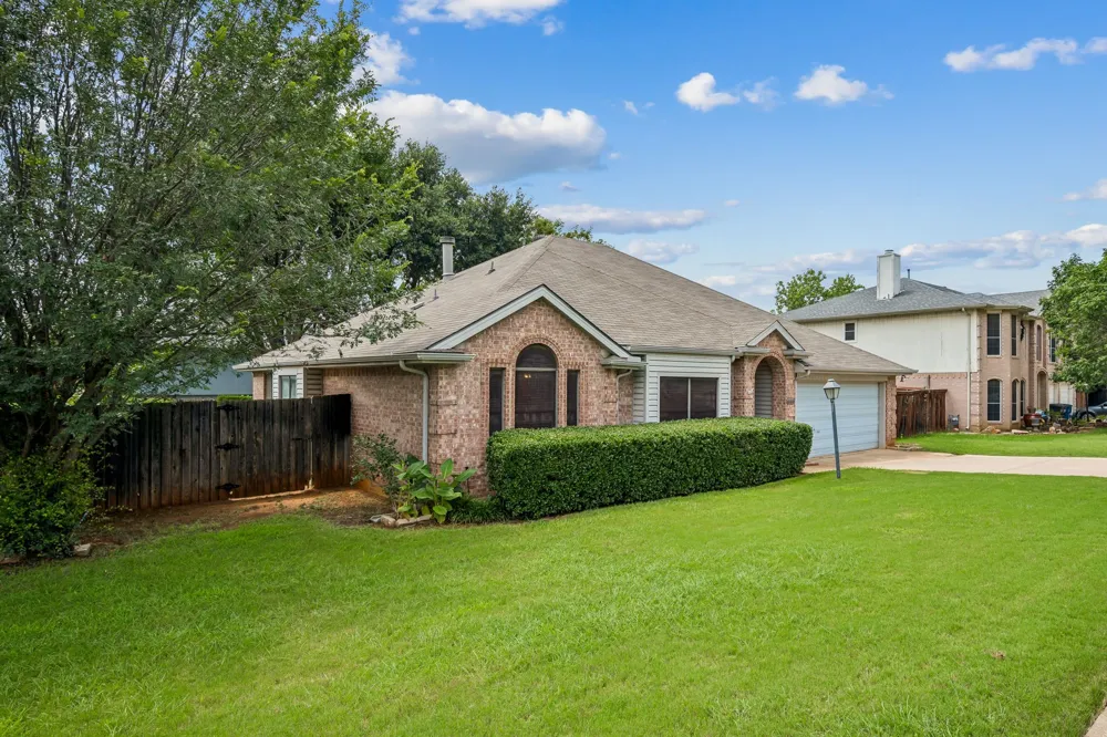 2612 Fountainview Drive Corinth, TX 76210