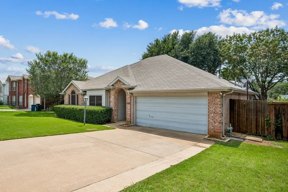 2612 Fountainview Drive Corinth, TX 76210