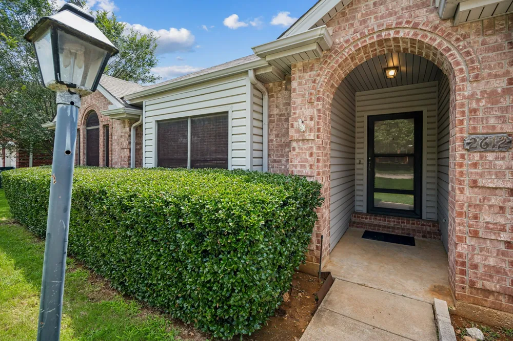 2612 Fountainview Drive Corinth, TX 76210