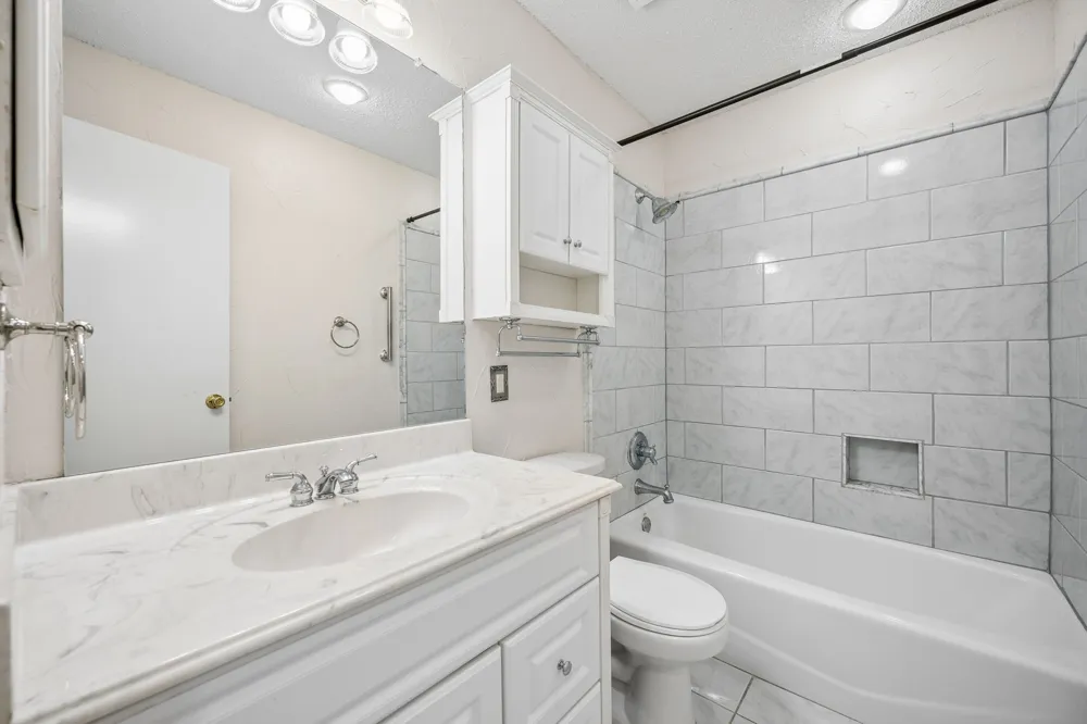 2612 Fountainview Drive Corinth, TX 76210