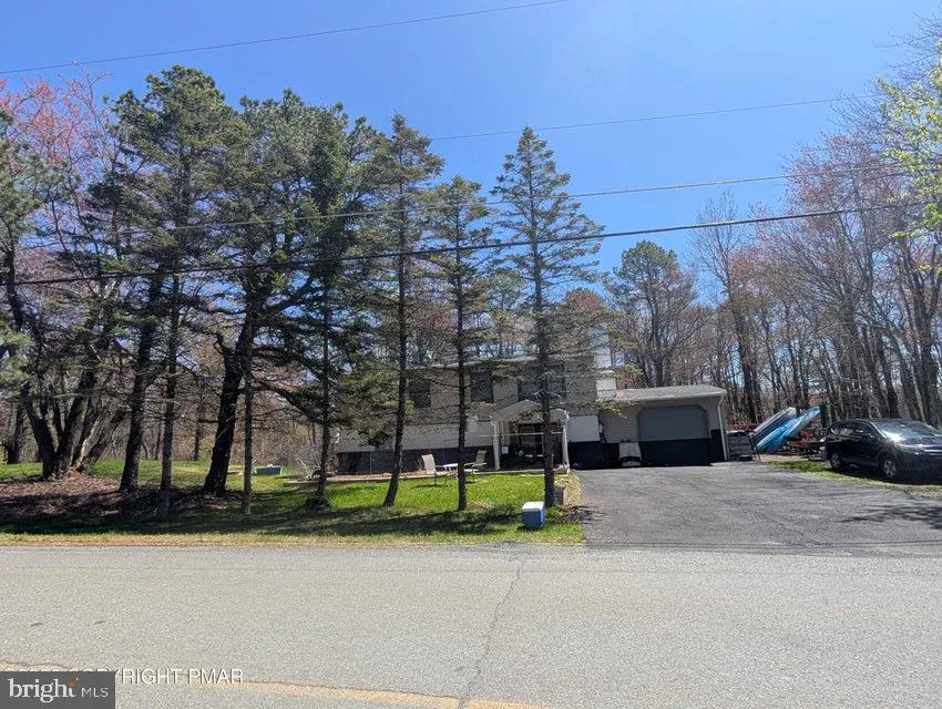 1514 CLOVER ROAD Long Pond, PA 18334