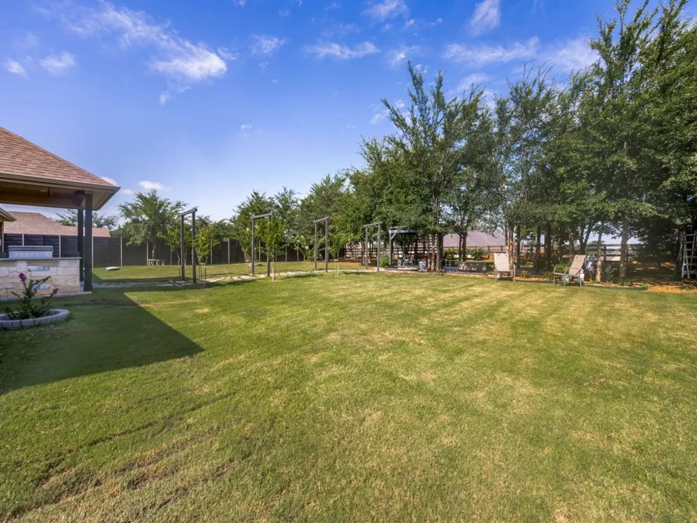 102 White Oak Drive Krugerville, TX 76227