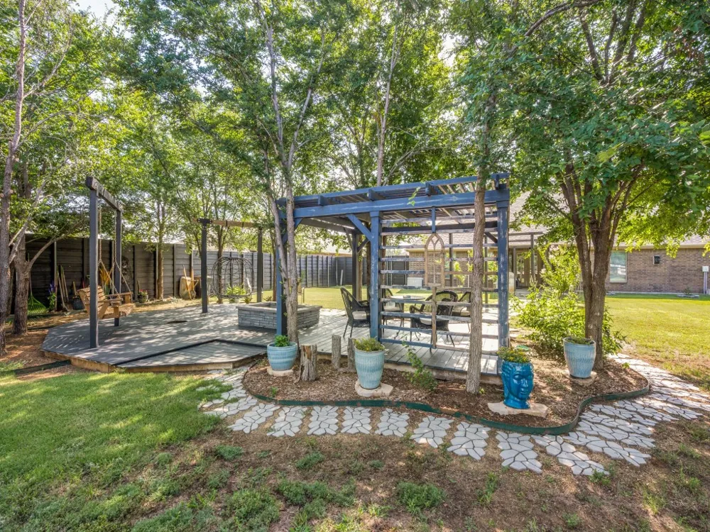 102 White Oak Drive Krugerville, TX 76227