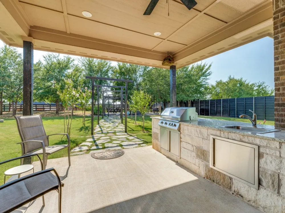 102 White Oak Drive Krugerville, TX 76227