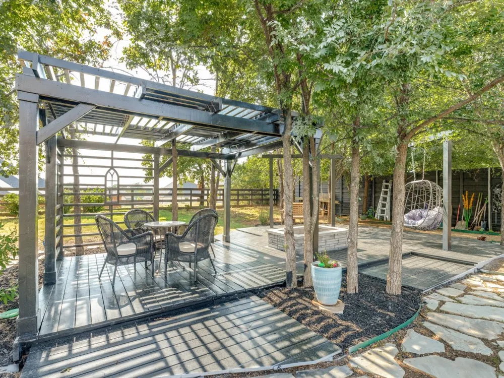 102 White Oak Drive Krugerville, TX 76227