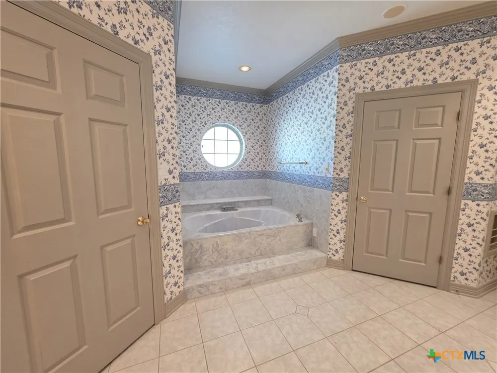 2450 W Amity Road Salado, TX 76571