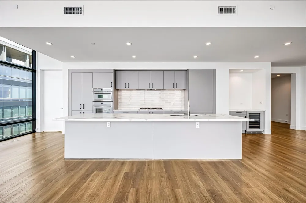 808 Crawford Street #4102 Houston, TX 77010