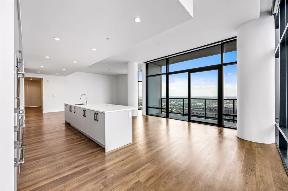808 Crawford Street #4102 Houston, TX 77010