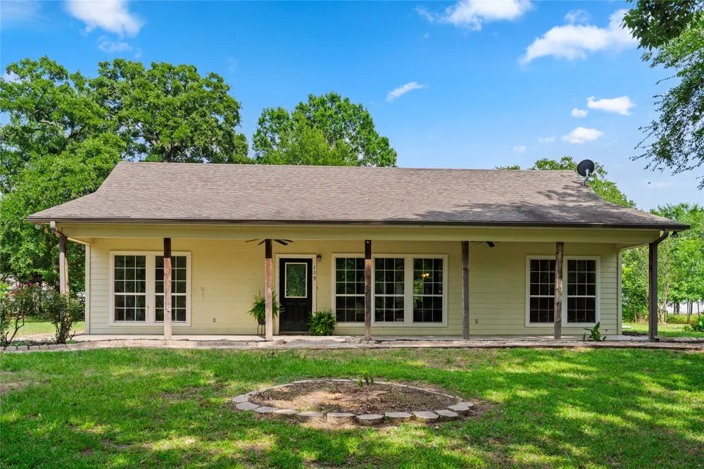109 Rs County Road 3319 Emory, TX 75440