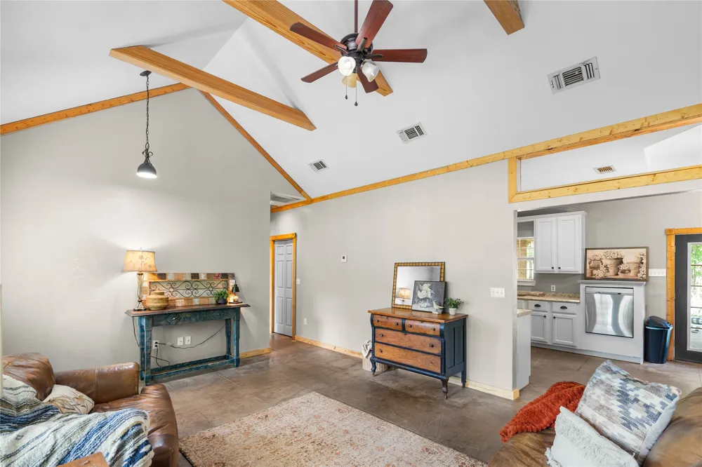 109 Rs County Road 3319 Emory, TX 75440