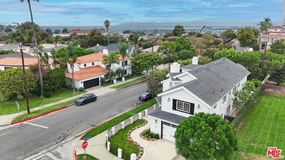 7861 W 80th Street Playa del Rey, CA 90293