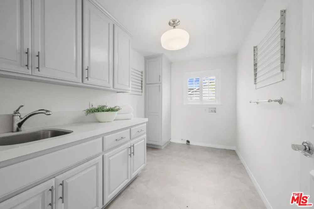7861 W 80th Street Playa del Rey, CA 90293