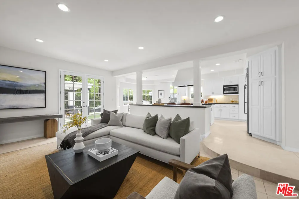 7861 W 80th Street Playa del Rey, CA 90293