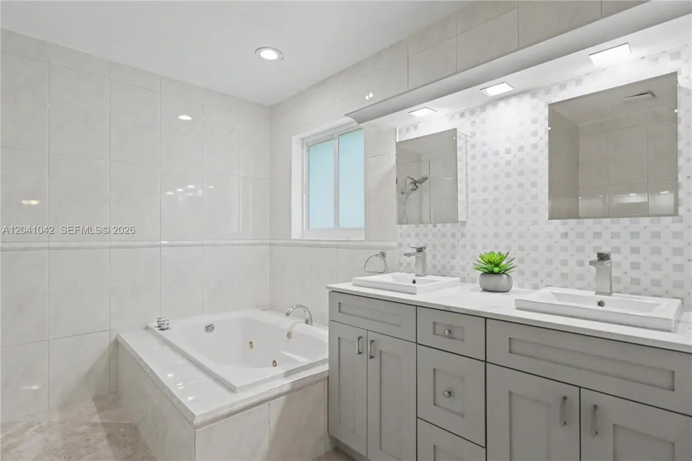 15144 SW 72nd Ct Palmetto Bay, FL 33158