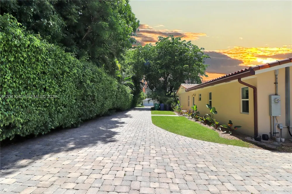 15144 SW 72nd Ct Palmetto Bay, FL 33158