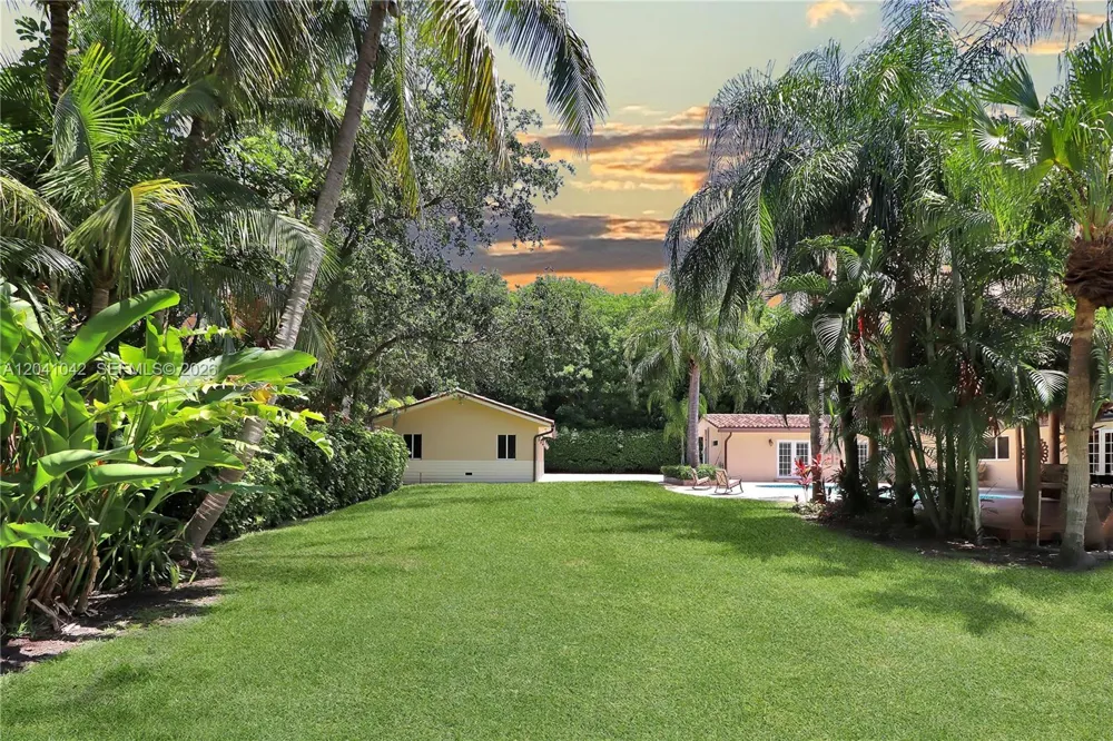 15144 SW 72nd Ct Palmetto Bay, FL 33158