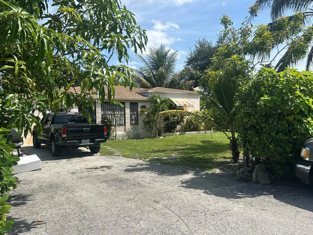 565 NW 143rd Street Miami, FL 33168