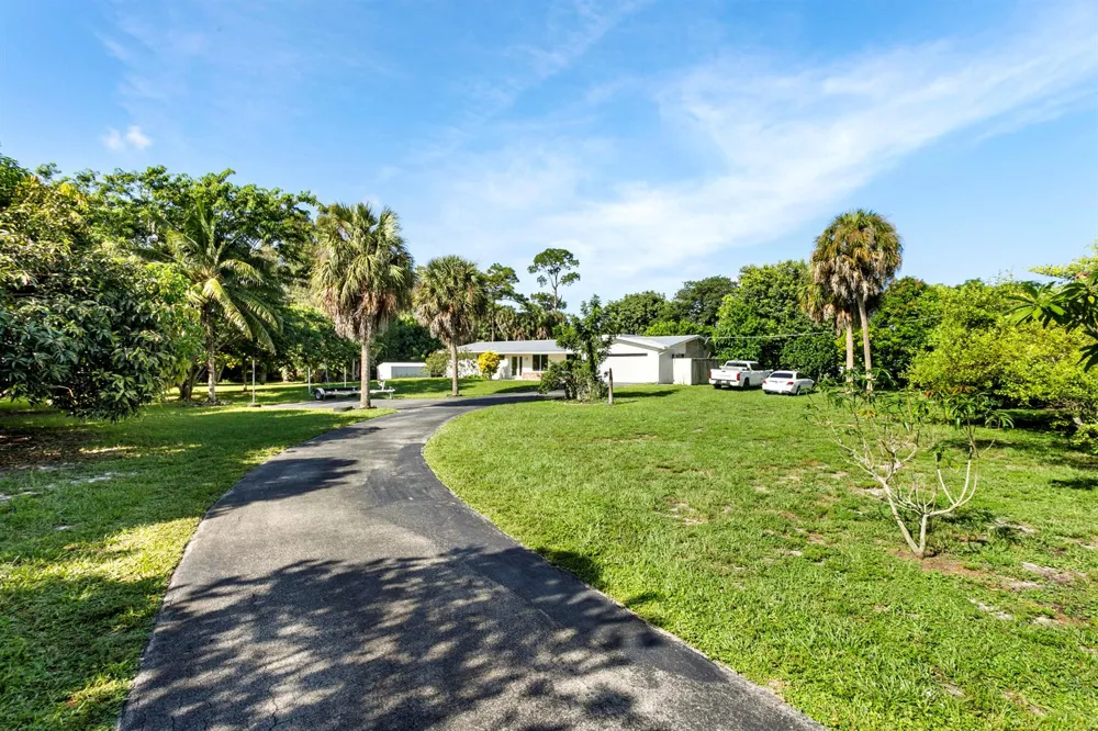 5200 Club Road Haverhill, FL 33415