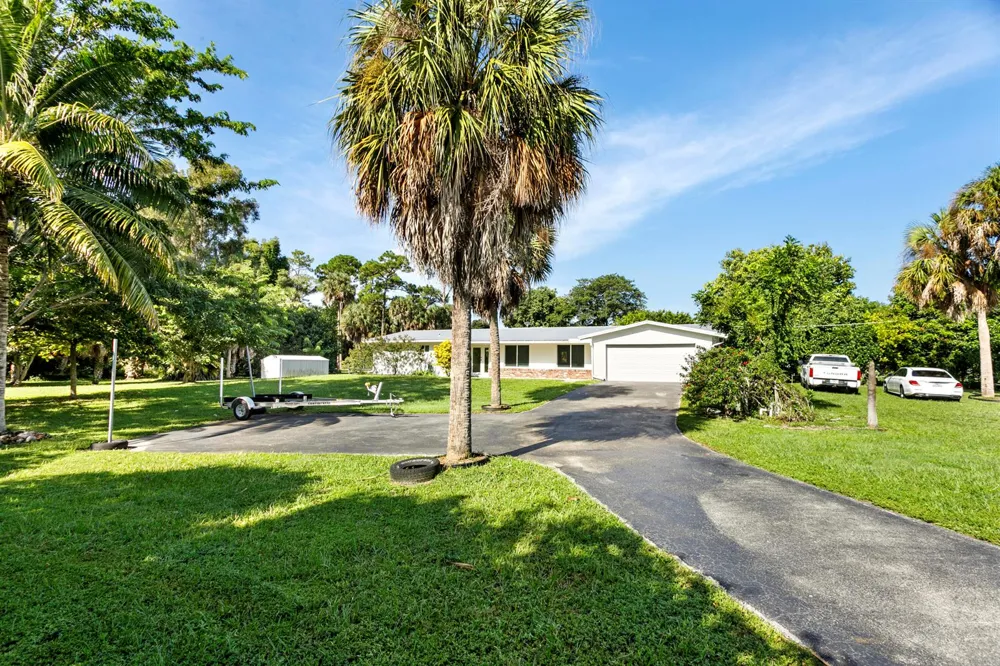 5200 Club Road Haverhill, FL 33415