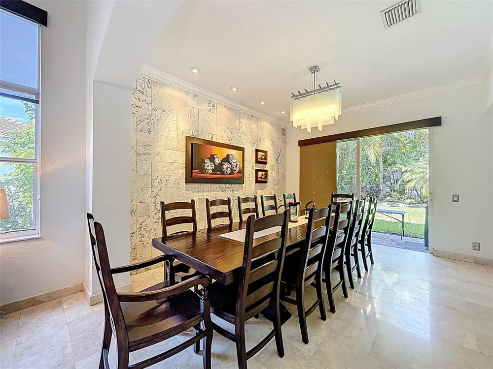 1673 VICTORIA POINTE CIRCLE Weston, FL 33327