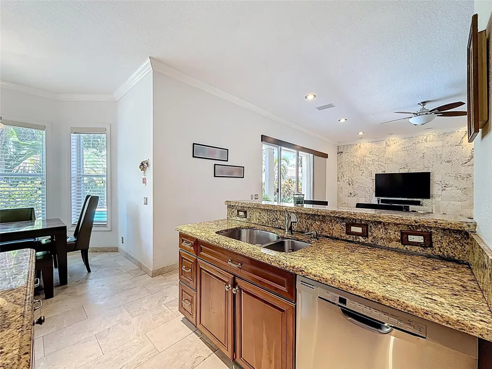 1673 VICTORIA POINTE CIRCLE Weston, FL 33327
