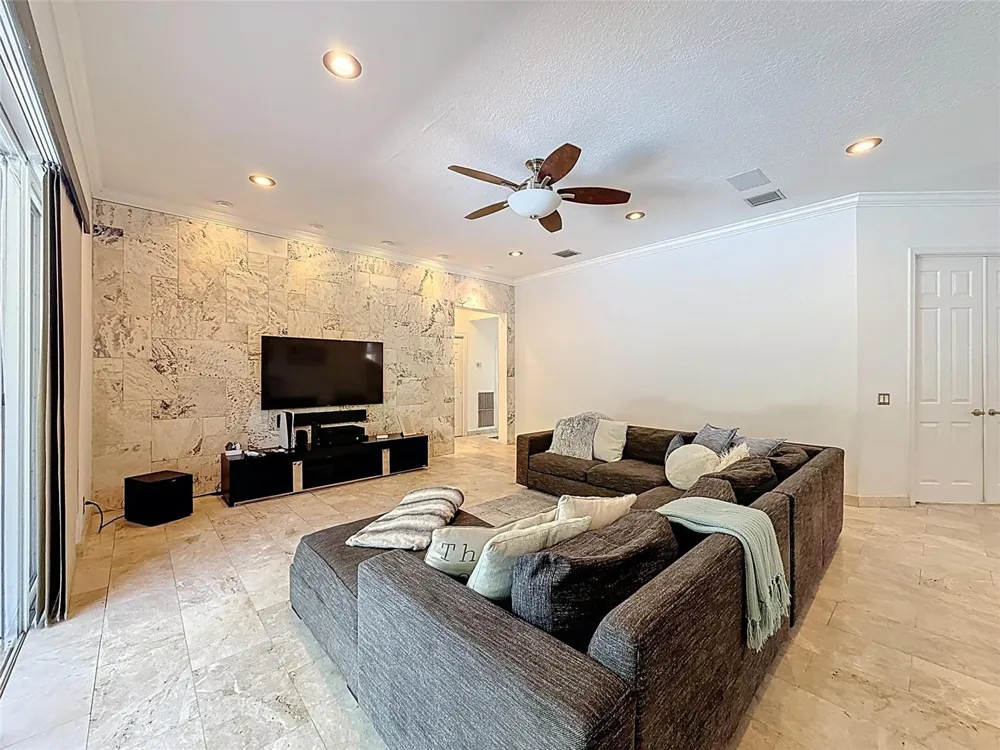 1673 VICTORIA POINTE CIRCLE Weston, FL 33327