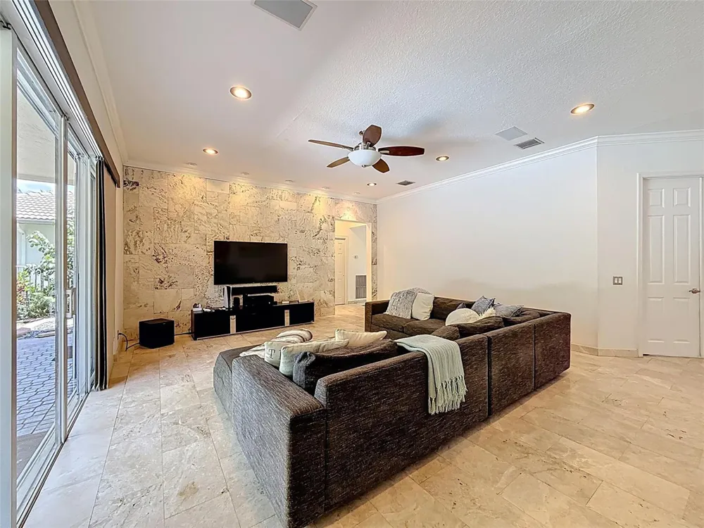 1673 VICTORIA POINTE CIRCLE Weston, FL 33327