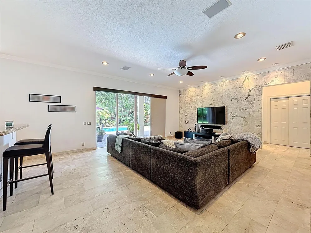 1673 VICTORIA POINTE CIRCLE Weston, FL 33327