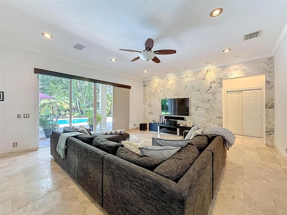 1673 VICTORIA POINTE CIRCLE Weston, FL 33327