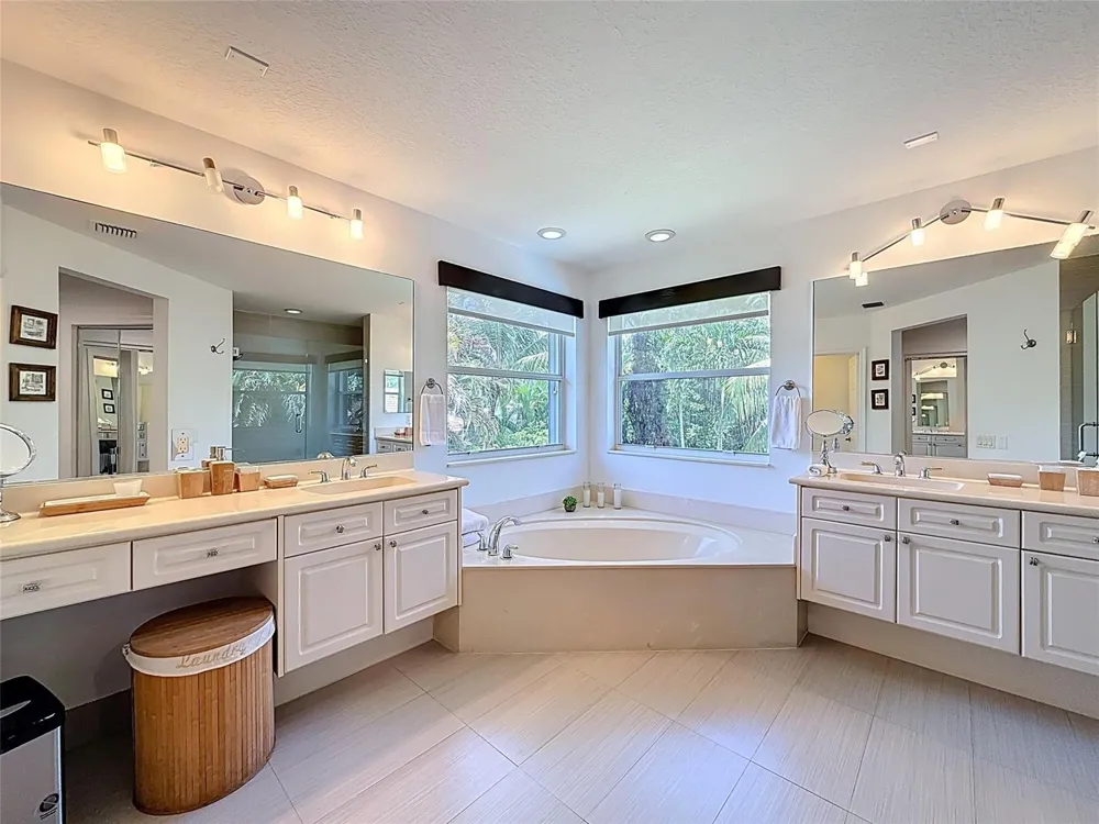 1673 VICTORIA POINTE CIRCLE Weston, FL 33327