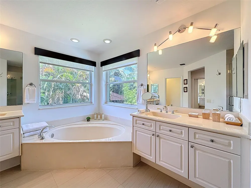 1673 VICTORIA POINTE CIRCLE Weston, FL 33327