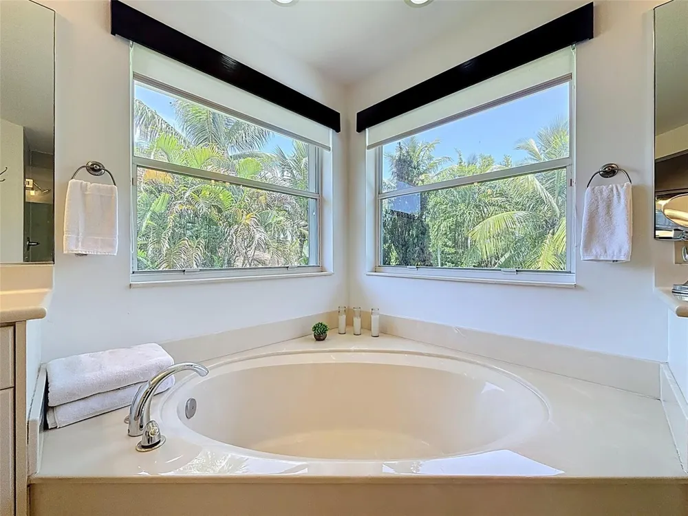 1673 VICTORIA POINTE CIRCLE Weston, FL 33327