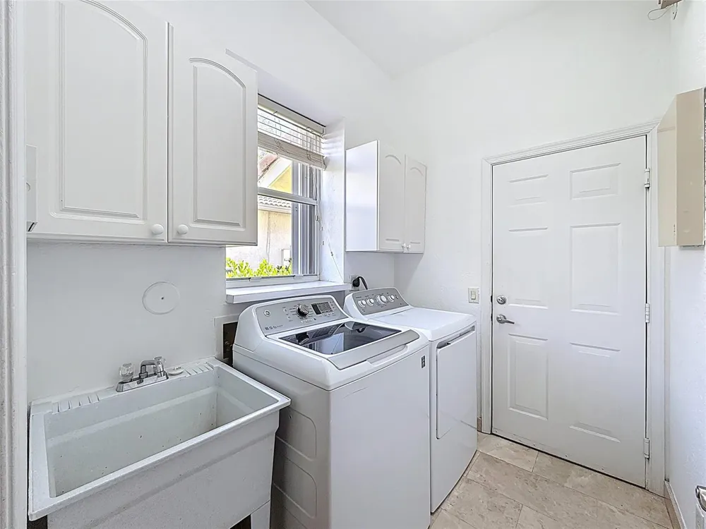 1673 VICTORIA POINTE CIRCLE Weston, FL 33327